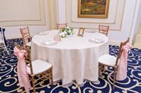 Elegantă şi sofisticată, această sală poate găzdui o petrecere cu până la 250 de invitaţi.