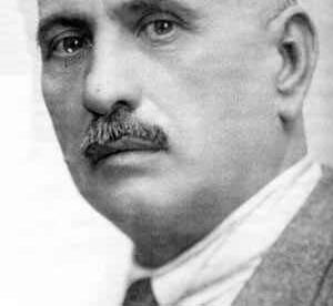 În anul 1901, la Arad, Ioan Flueraş s-a înscris în Partidul Social Democrat, în rândurile căruia va activa până la moarte, fiind unul dintre principalii militanți ai partidului.
