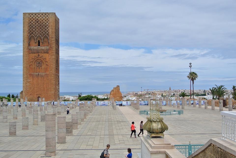 arhitecturii în stil neo-gotic, cu influenţe Art Deco şi marocane, construită în anul 1930 când Marocul era încă sub conducerea Franţei, Parcul Ligii Arabe, Noua Medină, Moscheea Hassan al II-lea, a