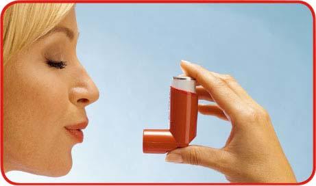 Nu expiraţi prin inhalator. 4. Puneţi piesa bucala în gură şi strângeţi puternic buzele în jurul ei.