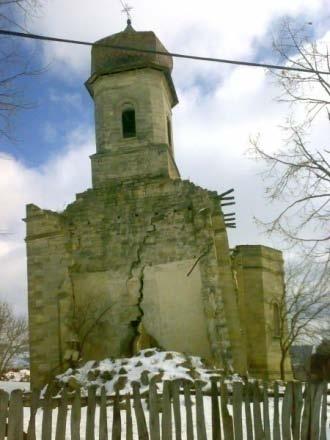 Acoperisul a fost reparat in 1957. Biserica este asezata in incinta cimitirului. Din 1962 cand s-a sfintit Biserica noua din acest sat Biserica veche este inchisa.
