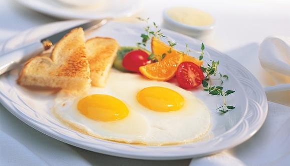 7 Aprecierea calităţii ouălorochiuri Apreciaţi calitatea Albuşul este dens, gălbenuşul la bază este semilichid,