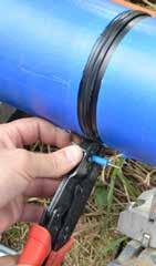 Перед сваркой труб с использованием электросварных муфт необходимо снять с трубы защитный слой шириной примерно 1/2 длины электромуфты + около 30 мм.