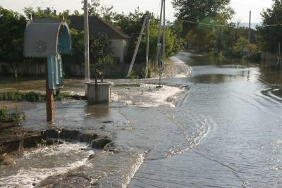 acestuia. Acesta este sistemul actual de protecție în lunca râului Prut, care protejează terenurile agricole împotriva inundațiilor.
