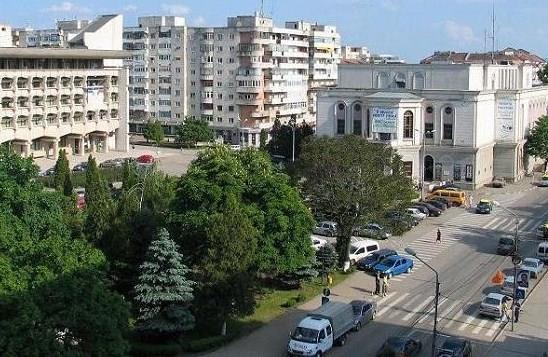 preuniversitar. JUDEŢUL BOTOŞANI Judeţul Botoşani este situat în partea extrem nord-estică a României, între cursurile superioare ale Siretului şi Prutului.