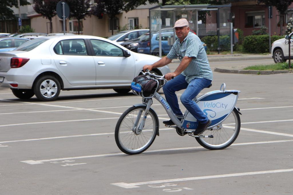 Se vor realiza peste 50 kilometri piste de biciclete pe 7 străzi din Municipiul Focşani, respectiv: B-dul Gării, str. Republicii, str. Maior Gheorghe Pastia, B-dul. Brăilei, str.