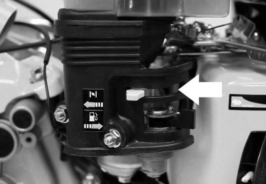 Pornirea motorului comutați clapeta de șoc a motorului, Fig. 4 - în sensul arătat în desen, comutați clapeta robinetului de benzină, în sensul arătat în Fig. 5; Fig.
