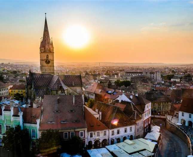 ,,Sibiul a dezvoltat numeroase spatii verzi sau de agrement si este considerat una dintre destinatiile din Europa cu cea mai buna calitate a vietii", se arata in document, unde se mai precizeaza ca