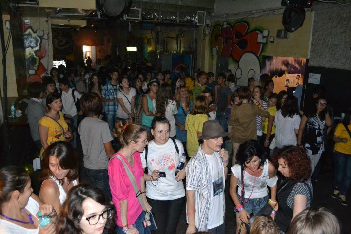 K- Fan Meeting 2011 (Review) Pe data de 3 septembrie, fanii culturii si muzicii pop coreene din toata Romania s-au reunit in Bucuresti pentru a participa la a-ii-a editie a K- Fanmeeting-ului,