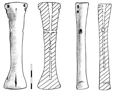 Radian Romus Andreescu, Traian Popa feţei). Vasul fragmentar are ochii şi sprâncenele trasate cu vopsea albă, iar nasul reprezentat de o linie reliefată (Fig. 11).