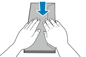 Hârtia şi suporturile de imprimare/copiere Încărcarea plicurilor în tava manuală În tava manuală se pot pune plicuri cu următoarele formate: C4, C5, C6 şi DL Monarch şi Nr.