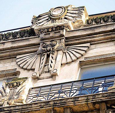 Curentul Art Nouveau Curentul Art Nouveau s-a facut simtit in Istanbul incepand cu a doua jumatate a secolului XIX, sub influentele europene si a afectat destul de mult imaginea orasului pana in 1920.