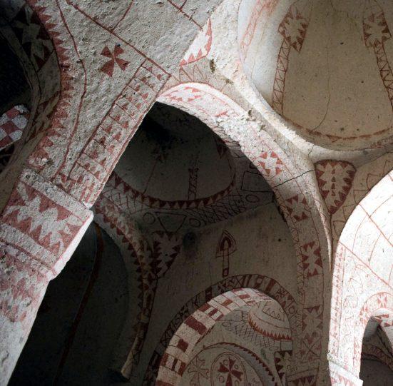 Capadocia Bisericile rupestre din Capadocia planimetrie, spatialiate Numarul bisericilor sapate in stanca, se estimeaza a fi peste 3000, dintre care cele mai cunoscute sunt localizate in Goreme,