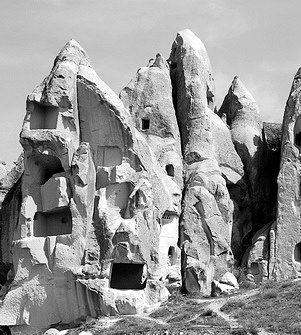 Goreme denumirea veche: Korama, Matiana, Maccan Capadocia, la 13 km distanta de Nevsehir declarat monument UNESCO din 1984 Goreme este cel mai renumit si vizitat complex monastic al zonei format