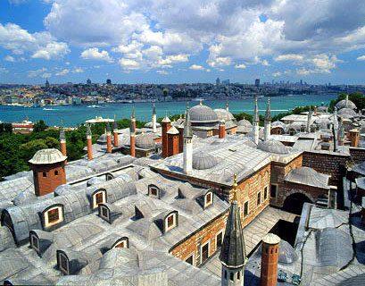 Palatul Topkapi (tr. Topkapı Sarayı) Sultanahmet, Eminönü, Istanbul tel:+90 212 512 0480 Date tehnice: timp de 400 de ani resedinta a sultanilor complexul se intinde pe aprox. 700.