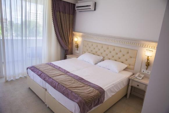 Hotelul Sulina International oferă cazare în stațiunea Mamaia, la numai 50 m de plajă.