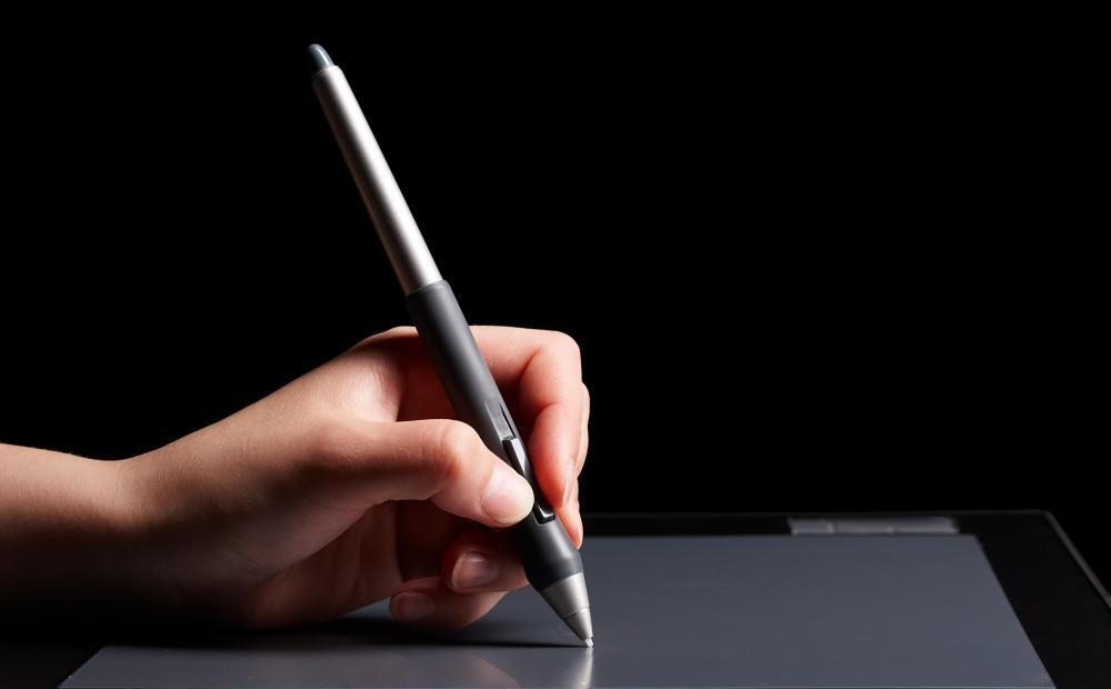 Light pen - dispozitiv asemănător cu un creion, folosit pentru