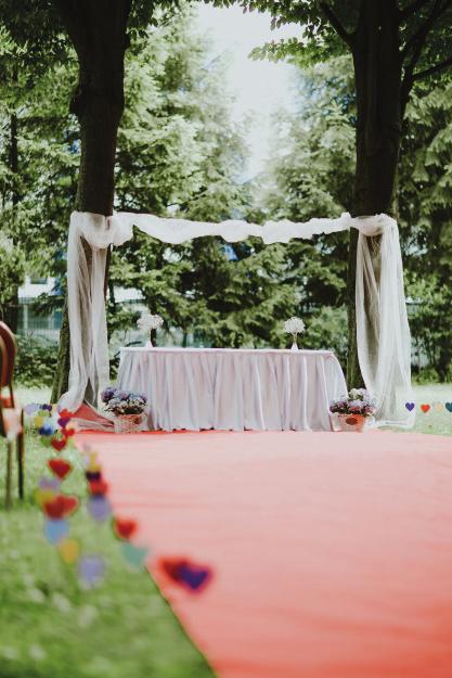 Grãdina poveştii voastre... O nuntă este mult mai mult decât o ceremonie urmată de o petrecere O nuntă este un moment special, rupt de timp.