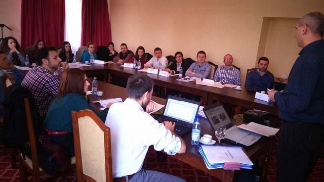 Al ºaselea seminar derulat în cadrul proiectului Bursele europene. Jurnaliºti în dialog s-a organizat ieri, la Craiova, la sala de conferinþe a Hotelului Europeca.