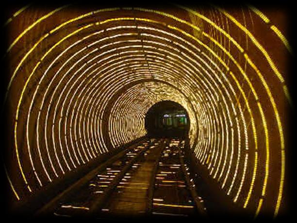 Tunelare: încapsulare Orice tehnologie de VPN se bazează pe tunelare Tunelarea presupune încapsularea cu încâ un antet la nivelul la care se contruiește tunelul Exemplu: tunel IPIP Folosit când