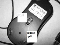 optic transformă lumina captată într-un semnal electric de forma binară ( 0 si 1 logic) care apoi este transmis prin cablul de date la unitatea centrală unde este interpretat ca fiind coordonatele