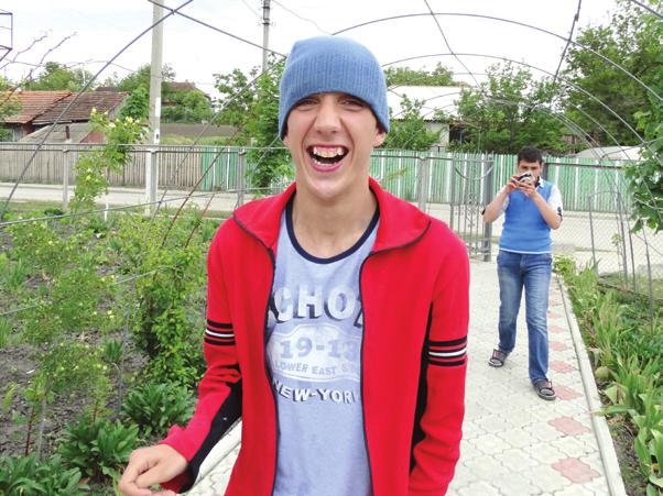 Keystone Moldova este o Asociaţie Obştească care sprijină persoanele cu dizabilităţi şi familiile acestora, precum şi alte persoane aflate în dificultate, să depăşească