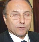 Parlamentarul sus]ine c` Gheorghe Nichita nu a reu[it s` rezolve problemele importante cu care se confrunt` municipiul [i c` prefer` s` se ascund` dup` angaja]ii prim`riei.
