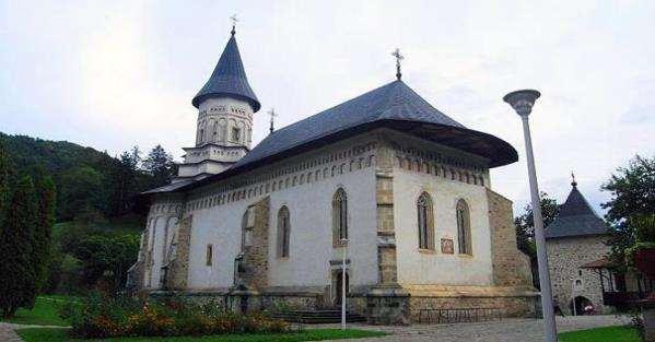 Situată în comuna Vânători din judeţul Neamţ (lângă Tîrgu Neamţ), pe valea pârâului Nemţişor, aceasta este cea mai veche mănăstire din Moldova.