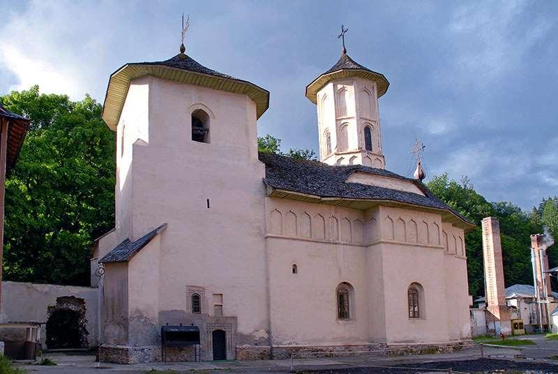 Mănăstirea Bisericani, construită în zona muntelui Pietrosu la o altitudine de 650 m, se află la 12 km vest de oraşul Piatra Neamţ, pe DN 15 - Piatra Neamț-Bicaz, construită posibil în anul 1520,