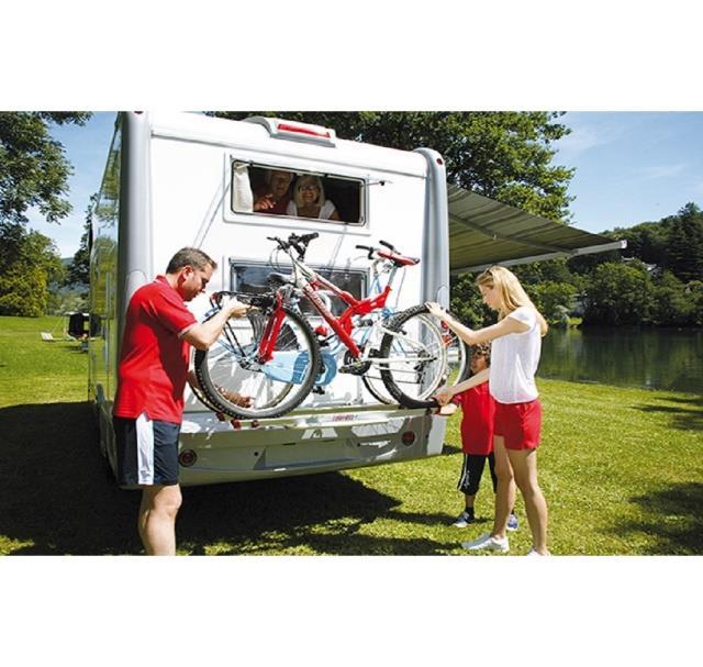 două activități legate între ele de când există pasiunea pentru vehiculele de camping.