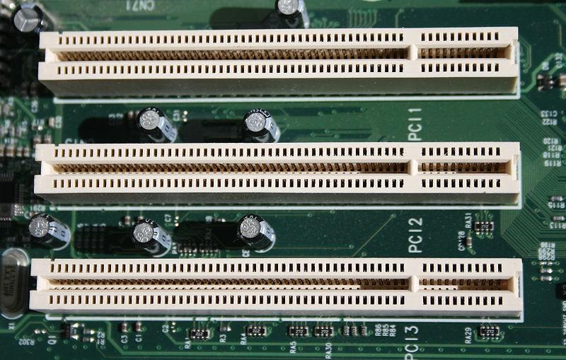 Magistralele PCI (Peripheral Controller Interconnect) viteză mai mare (33MHz) lăţime mai mare (32 bit)