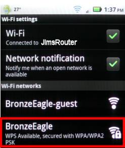 Activaţi conexiunea Wi-Fi a dispozitivului dumneavoastră din reţeaua fără fir, iar apoi căutaţi numele reţelei dumneavoastră fără fir.