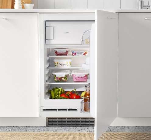 Dacă îți dorești un aspect unitar, încorporează frigiderul/congelatorul, folosind aceleași fronturi ca la restul bucătăriei.