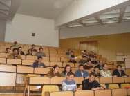 master și doctorat). Studenții beneficiază de stagii de practică în companii de profil (Dacia S.A.