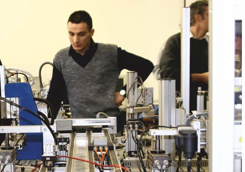 Facultatea de Automatică, Calculatoare şi Electronică este una dintre cele patru facultăţi de inginerie ale Universităţii din Craiova.