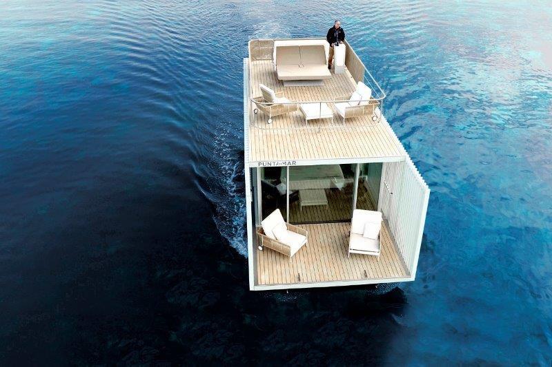 Punta de Mar este o platformă plutitoare cu un design arhitectural minimalist, atent la detalii, care este atât funcțional, cât și cu respect față de mediul înconjurător.