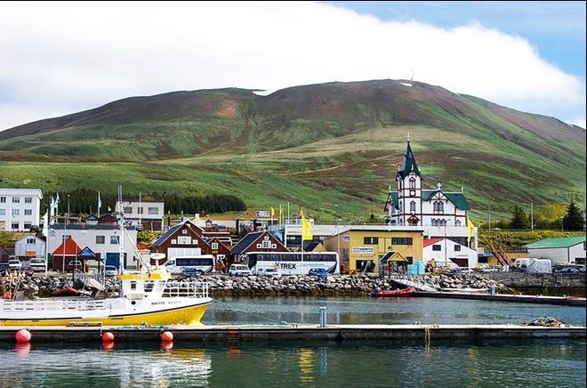 Tara ghetarilor si a vulcanilor TURUL ISLANDEI Reykjavik Parcul National Thingvellir Geysir Reynisfjara Insulele Vestmannaeyjar Vik Parcul National Skaftafell Breiddalsvik Lacul Myvatn Akureyri