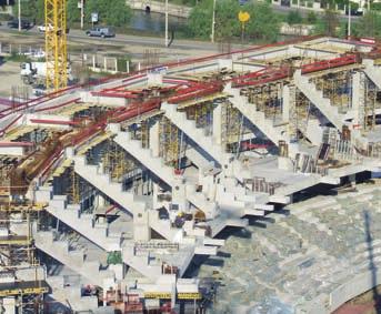 200 mc de pãmânt. De asemenea, au fost utilizate 3.800 t de oþel-beton fasonat la suprastructura ºi structura din beton monolit.