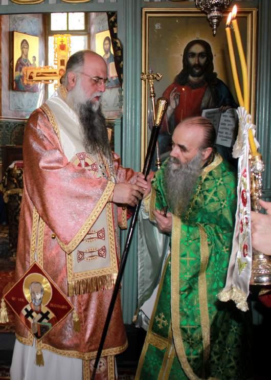 Înaltpreasfințitul Părinte Varsanufie i-a mulțumit Părintelui Mitropolit Irineu pentru dragostea părintească pe care o manifestă față de Arhiepiscopia Râmnicului și, în mod special, față de
