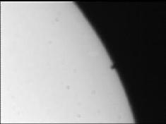 9. Tranzitul lui Venus pe suprafata Soarelui Pe data de 8 iunie 2004 se va petrece un eveniment astronomic deosebit: trecerea planetei Venus prin fata discului Soarelui.