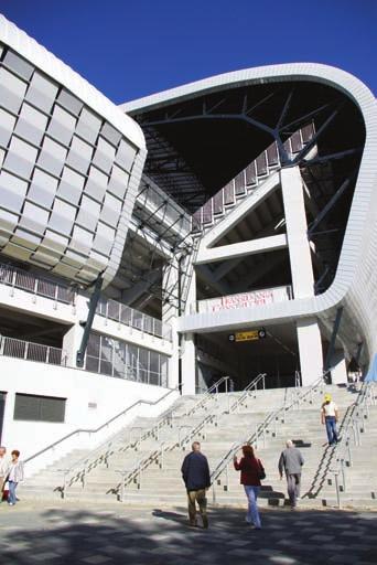 Soluþie inovativã Lindab pentru faþada ºi acoperiºul stadionului Cluj Arena De la bun început trebuie sã precizãm cã soluþia utilizatã pentru cele douã componente ale obiectivului cu destinaþie