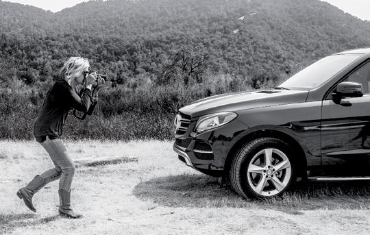 Sustenabilitatea și armonia unui hibrid Olivia Newton John ne povestește despre decizia ei de a conduce un Mercedes-Benz GLE 500 e 4Matic Hybrid: La ferma noastră de lângă Santa Barbara,