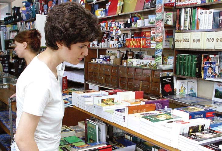 4 actualitate Piaþa manualelor ºcolare, la un pas de colaps Reprezentanþii Uniunii Editorilor din România (UER) care asigurã peste 80% din producþia ºi difuzarea de carte ºcolarã, s-au reunit în