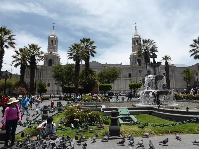 Sosire in Lima, capitala si cel mai mare oras din Peru, important centru comercial, financiar, industrial si cultural al tarii care se intinde pe malurile raurilor Lurin, Chillon si Ramac, in partea