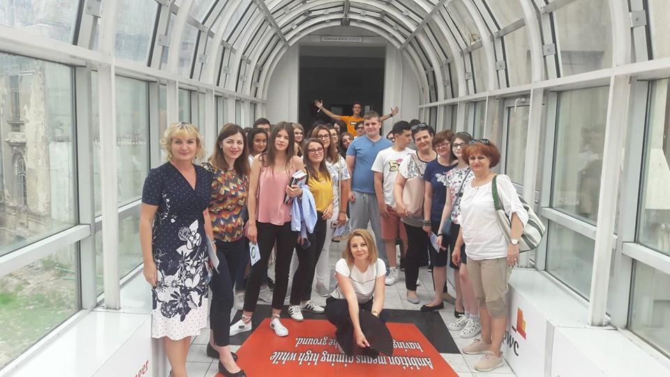 Elevi din țară în vizită la ASE În data de 10 iulie, ASE a fost vizitat de un grup 60 de elevi ai Colegiului Comercial Carol I din Constanța, însoțiți de 5 cadre didactice.