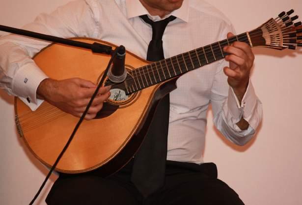 Biserică și Societate Fado, muzică a dorului și a melancoliei Spectacol muzical oferit de Claudia Duarte Centrul Eparhial a găzduit sâmbătă, 11 iunie, un spectacol muzical inedit.