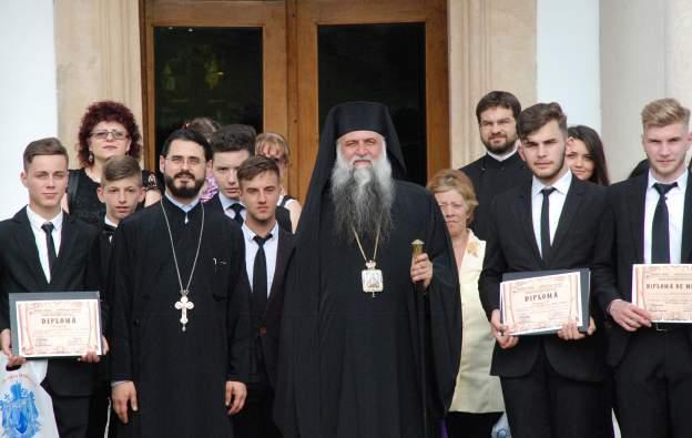 O bucurie însemnată constituie Premiul I, obținut la etapa națională a Olimpiadei de Religie de către eleva Andreea Farcaş de la Colegiul Național Gib Mihăescu din Drăgăşani, coordonată de către