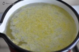 Sirop: Ingrediente 750 ml apa 300 grame zahar Coaja de la o lamaie Zeama de la 1/2-1 lamaie (dupa gust) Preparare sirop Se pun toate la fiert intr-un ibric.