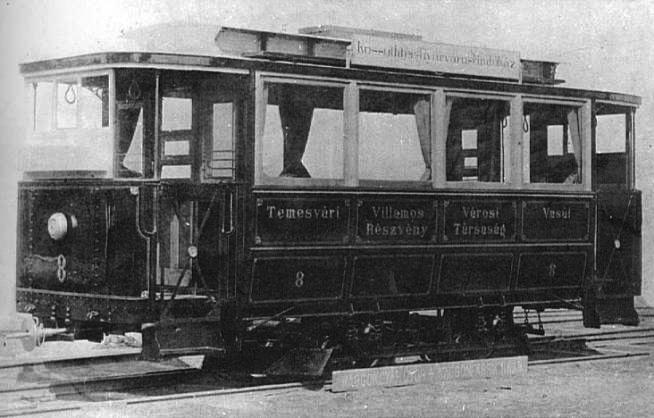 50 Patrimoniu preindustrial și industrial în România Fig. 10. Timişoara. Vagonul de tramvai nr. 8 (Fotografie din jurul anului 1910) a Fig. 11 a - b.