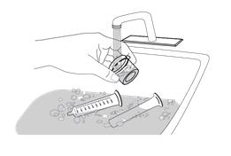 Step 13. Curățarea Turnați restul de suspensie preparată de Isentress în gunoi. Nu o turnați în chiuvetă. Scoateți pistonul din fiecare seringă pe care ați utilizat-o.